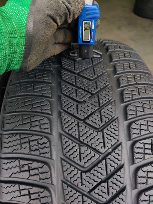 Шини зимові 2шт r21 275 35 Pirelli Sottozero³ низькопрофільні