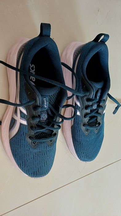 Buty Asics novablast 37