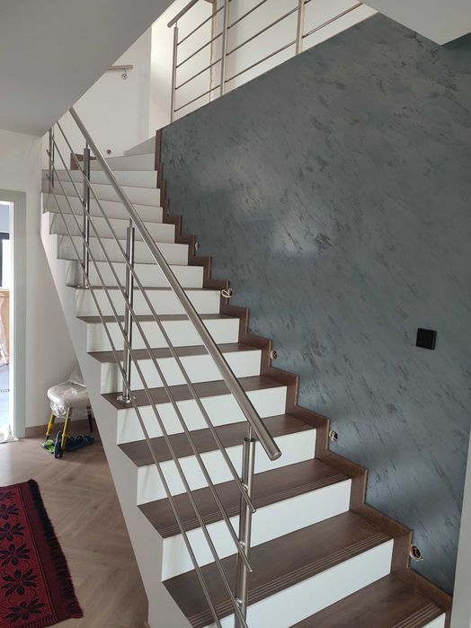 Balustrady ze stali nierdzewnej, szklane.