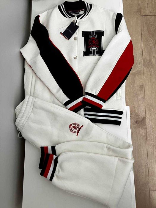 Dres Tommy Hilfiger