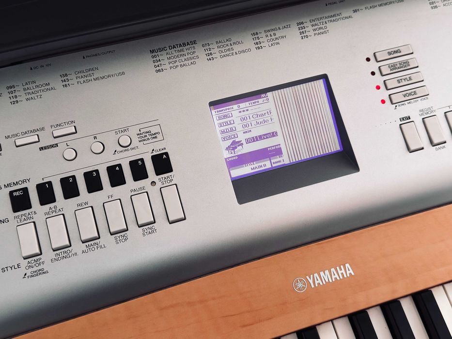pianino cyfrowe YAMAHA Portable Grand DGX-630