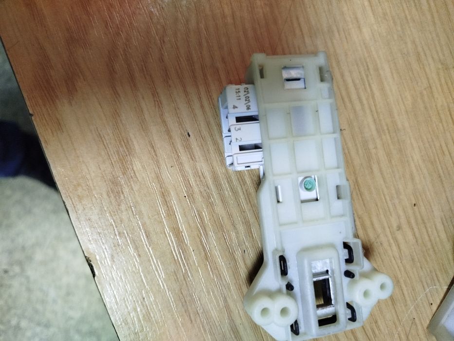 Замок люка на стиральную машинку Ariston Оригинал.