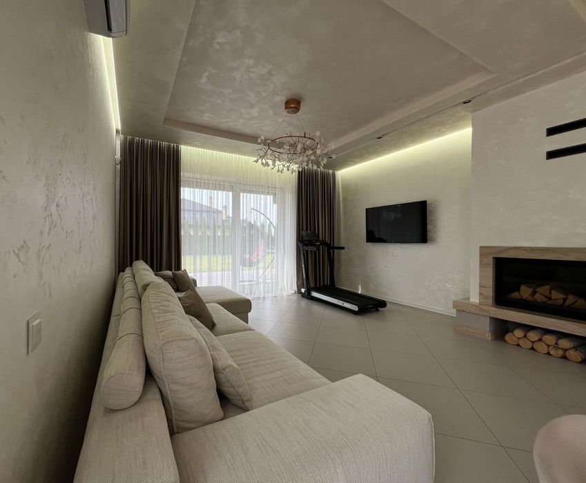 Продаж укомплектованого будинку з гаражем!