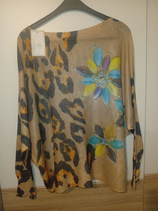 Sweter panterka w kwiaty