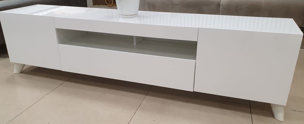Тумба під ТВ. Білий глянець. На ніжках