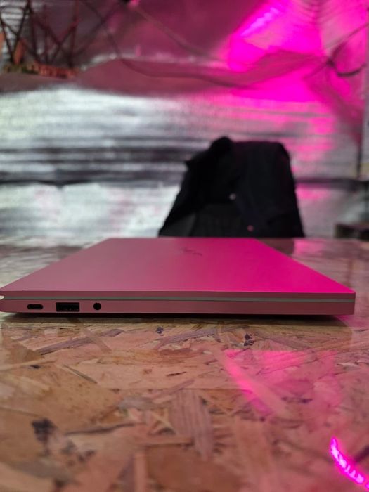 Ультрабук Razer Book 13 Pink i7-11gen 16GB RAM 512GB SSD