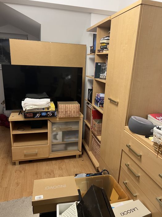 Szafa kanapa witryny szafki - za wszystko 1000 zl.