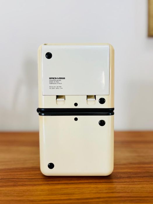 Rádio cubo Brionvega em bege - original