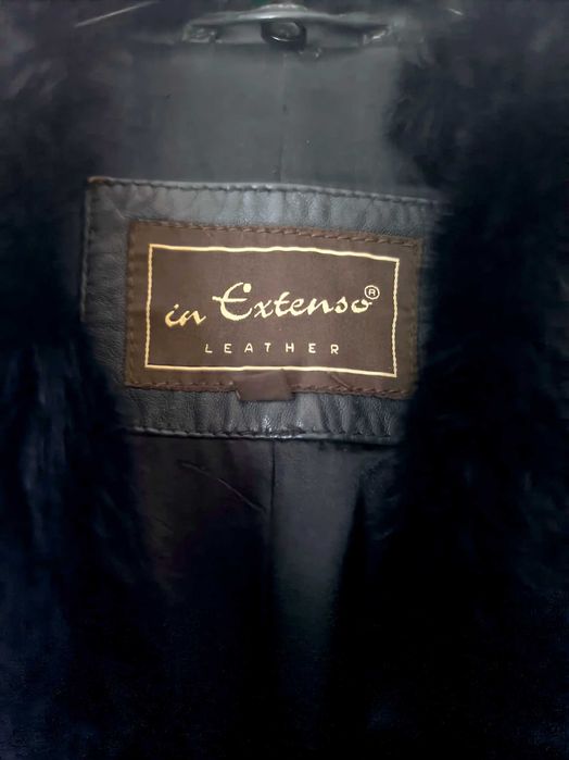 Casaco feminino de couro  muito elegante