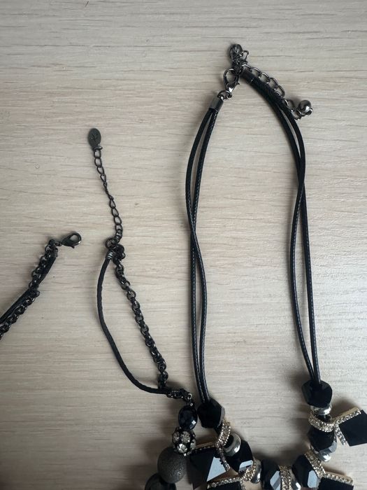 Буси. Підвіска на шию. Біжутерія