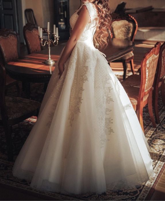 Весільна сукня