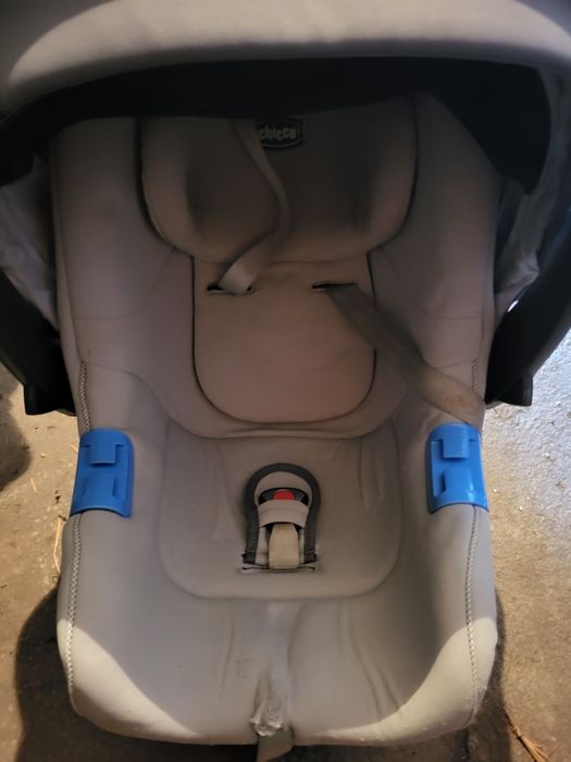 Carrinho de bebé- chicco + caminha + cadeira de refeição