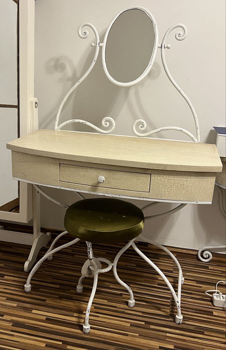 Comoda  e mesas cabeceira vintage