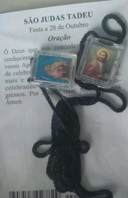 Escapulários com vários Santos e respectivas orações