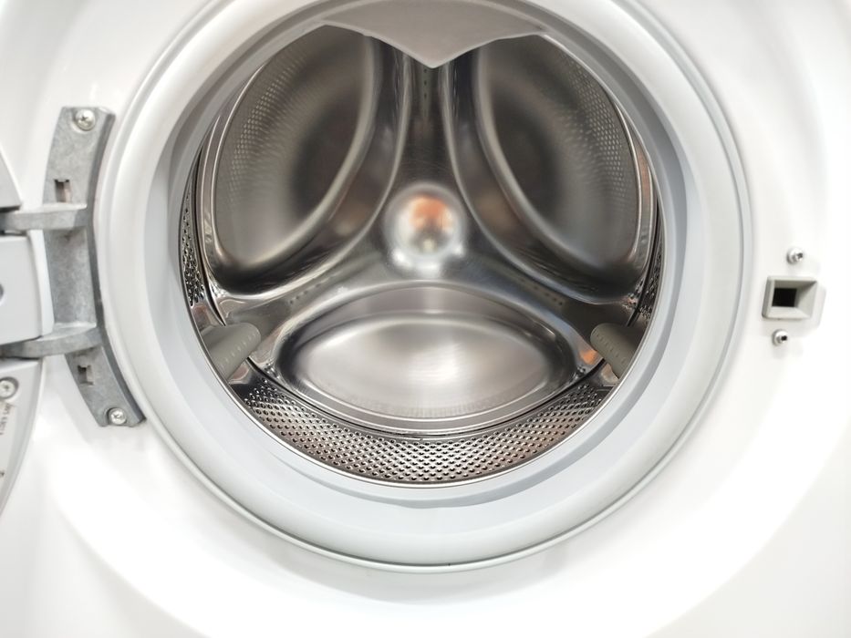 Пральна машина фірми Whirlpool, модель AWS 63013