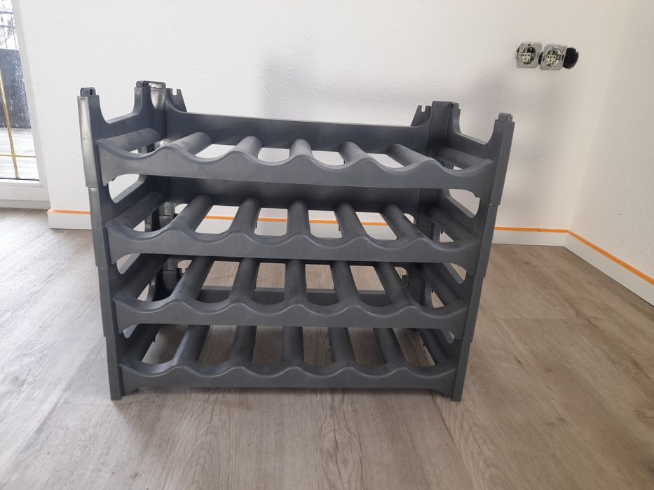 Stojaki na butelki  wina  i ine