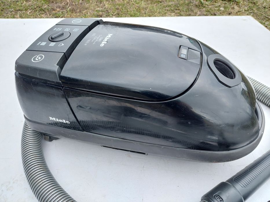 Odkurzacz miele Tango black