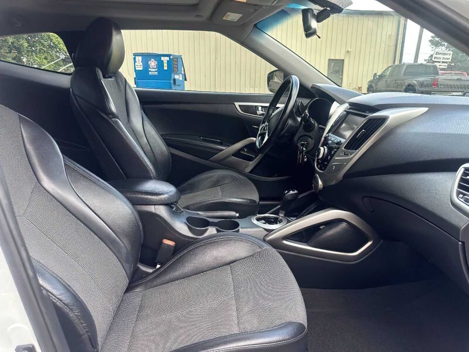 Hyundai Veloster      2015