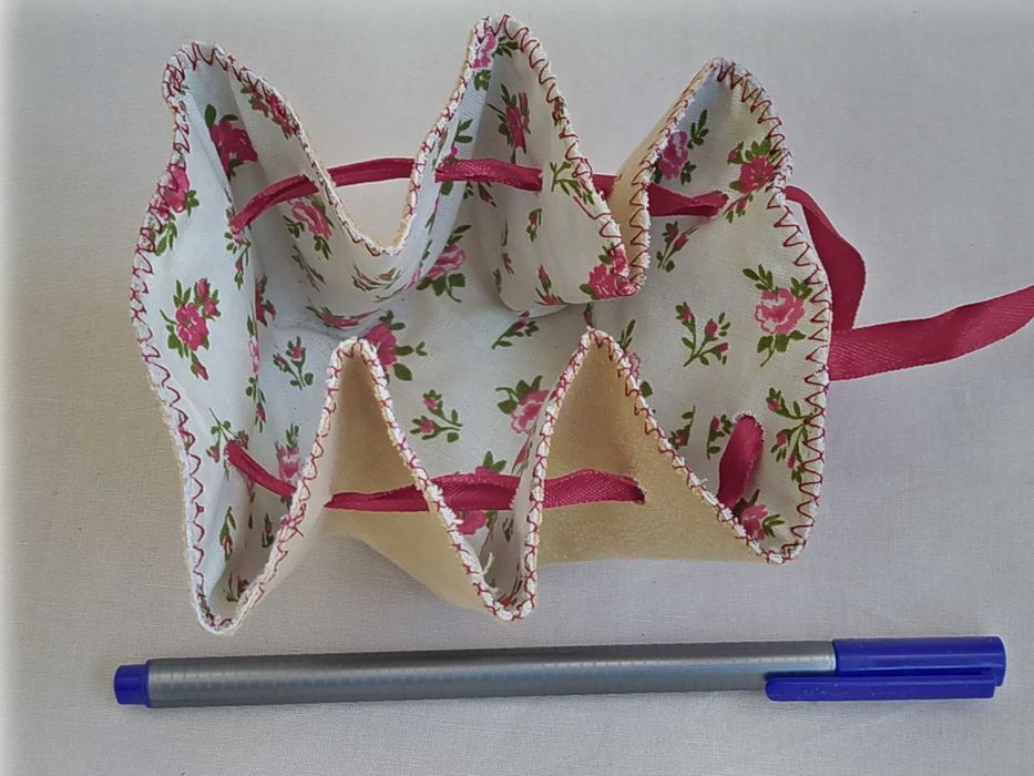 Pequena bolsa de atilho