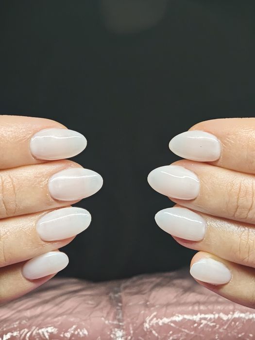 Precisa se modelo para unhas de gel