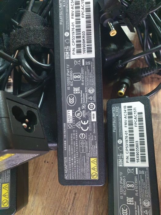 Зарядка зарядное блок питания живлення Fujitsu slim 19v/3.42a 65w ориг