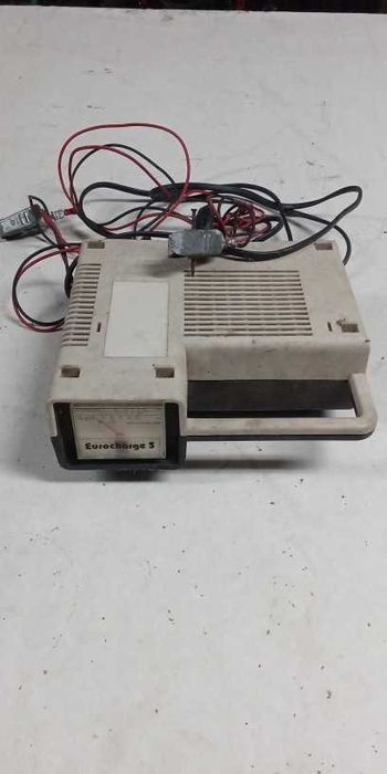 Carregador de baterias usado