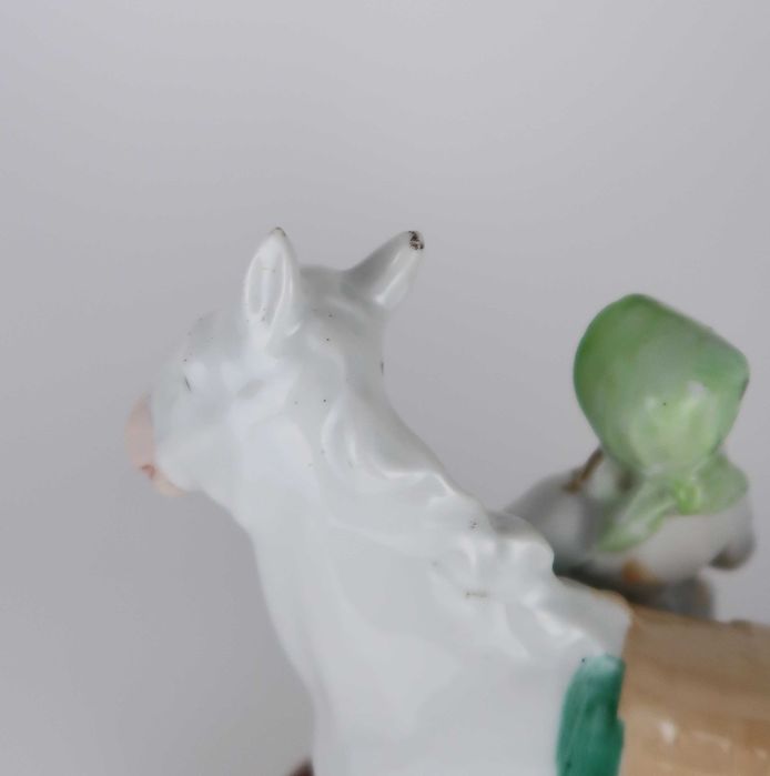 Grupo Escultórico porcelana Séc. XIX/XX - Dama com cavalo