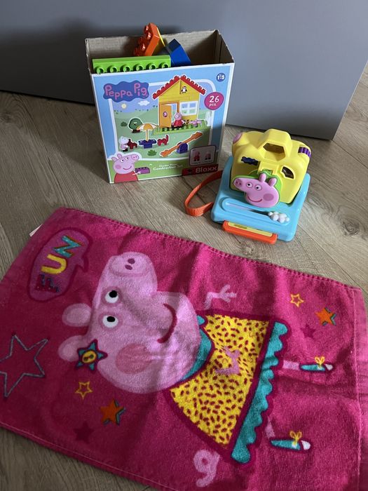 Świnka peppa dla fanki ręcznik klocki i zabawka aparat