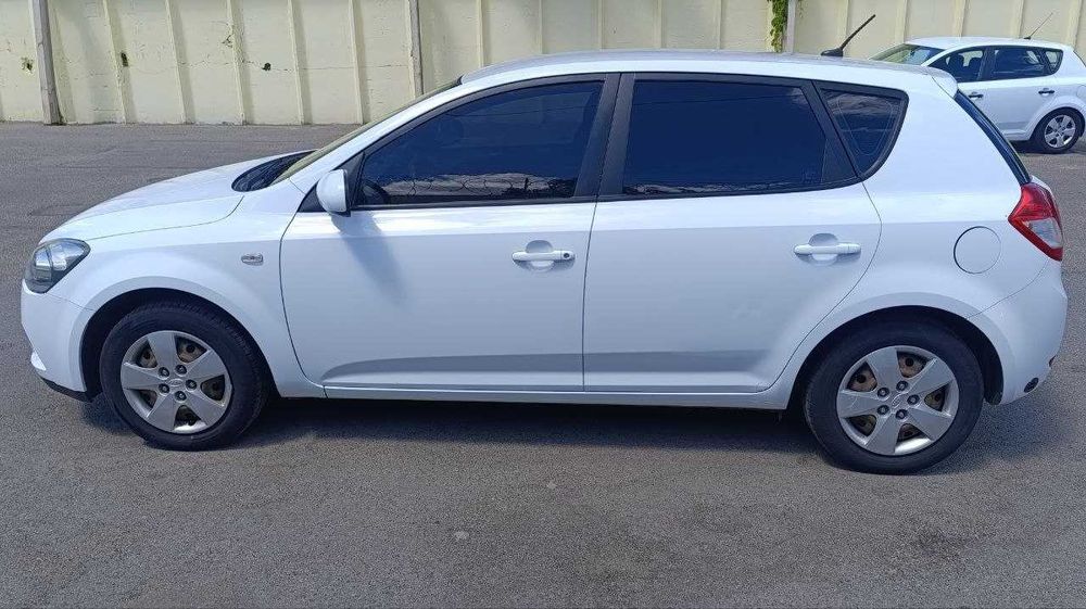 Kia Ceed 2009 VIN U5YHB511AAL202084 фото оголошення 2 з 19