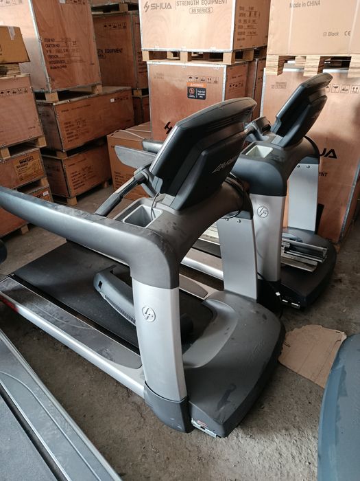 Life Fitness 95Ti  Професійна бігова доріжка | Клубна | 180 кг