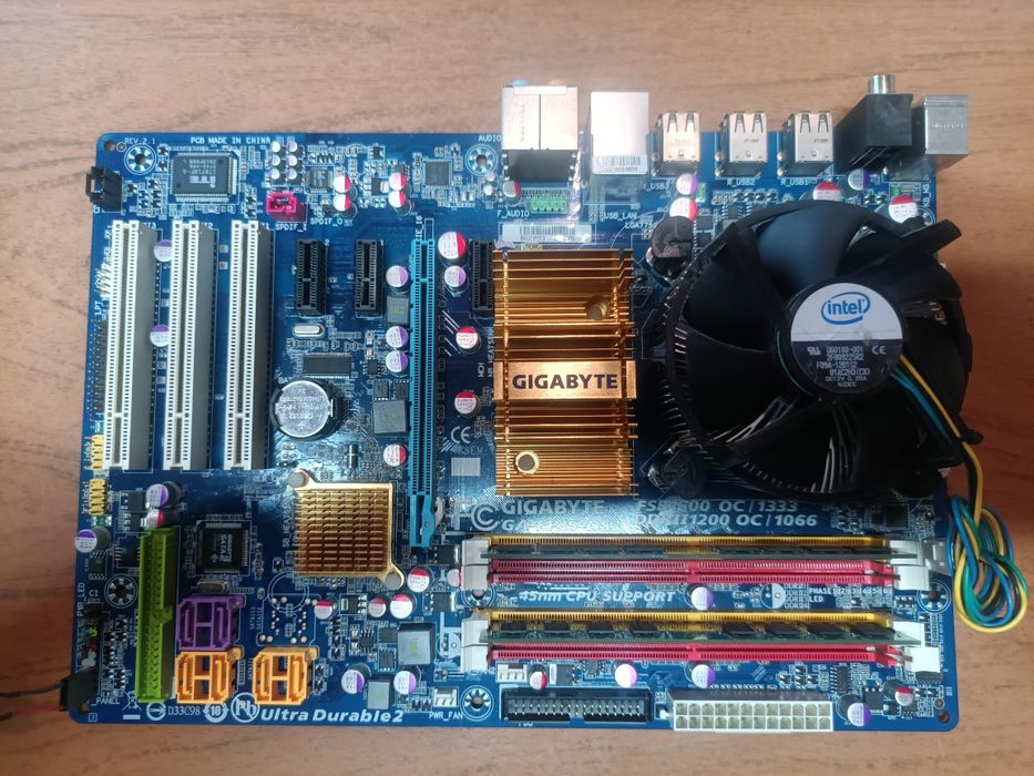GA-EP35-DS3 з процесором Xeon e5430 4 gb ram