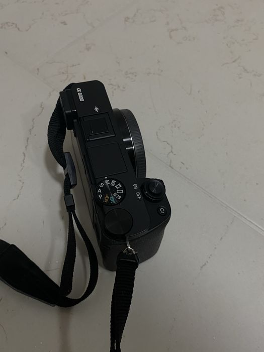 Sony Alpha A6000+Lente do Kit(16-50mm)+3 baterias adicionais!COMO NOVA