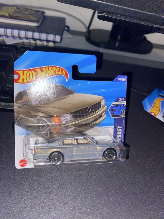 Hot Wheels Maineline e Premium