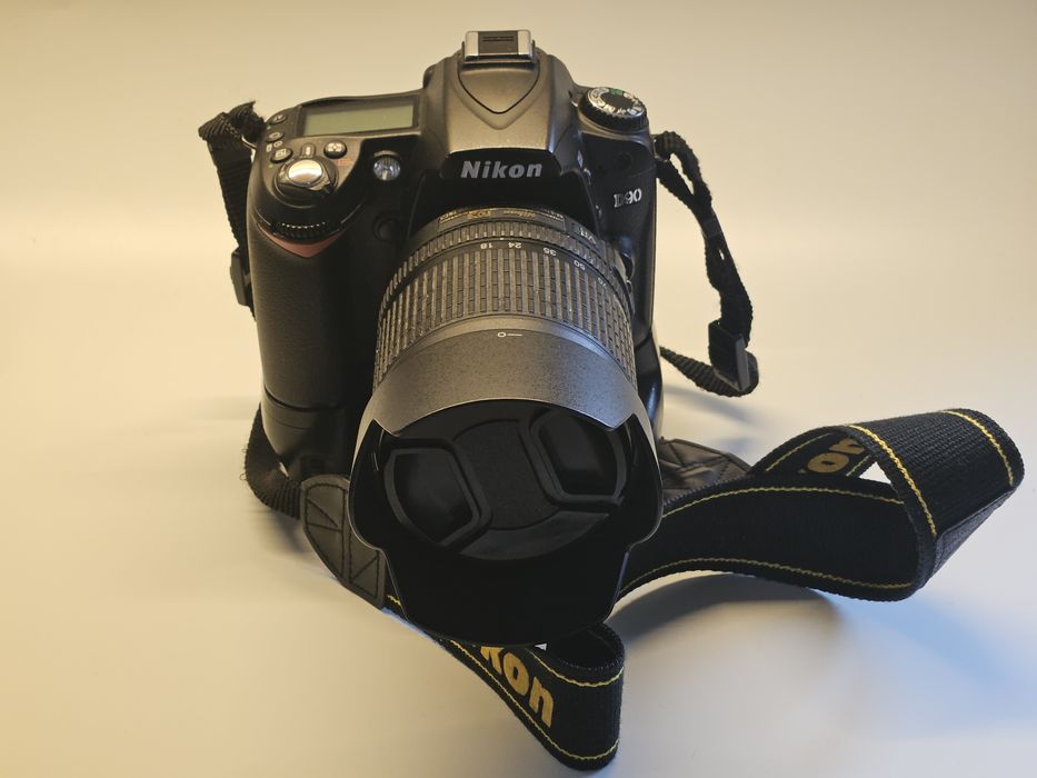 Nikon D90, obiektyw, grip