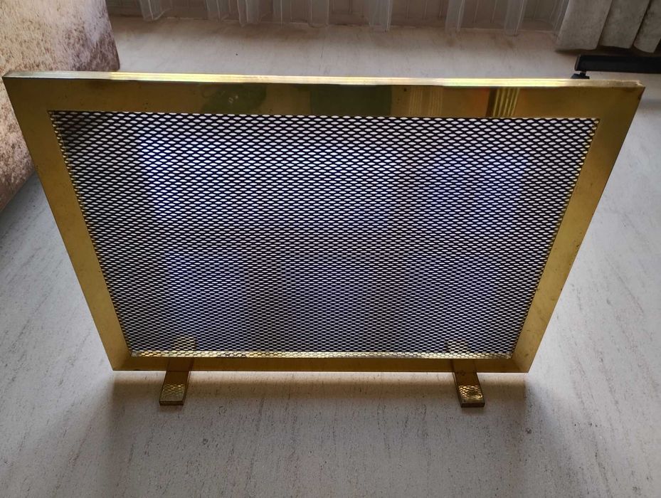 Resguardo de lareira dourado