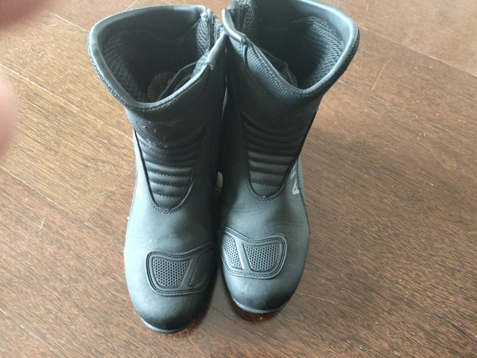 Botas motar de inverno e botas de verão homem e senhora vendo