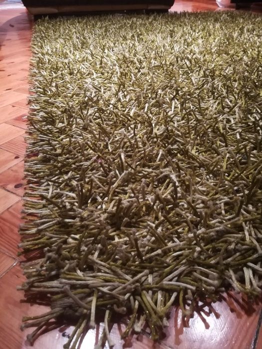 Carpete como nova, dois meses de uso.