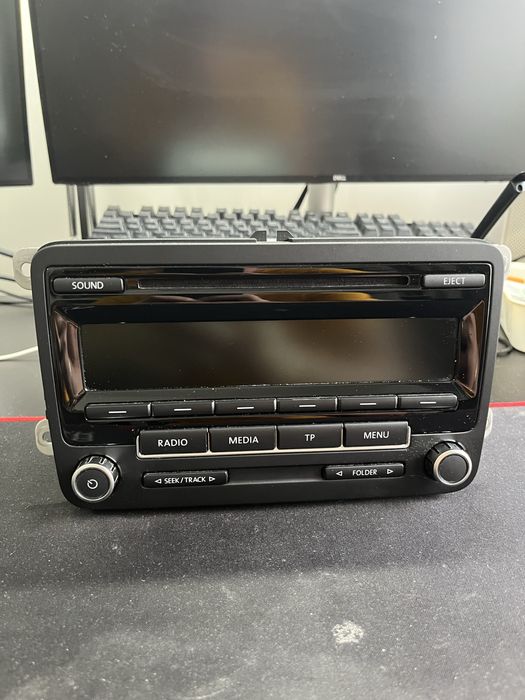 Radio Cd Volkswagen RCD-310 VW-1K0.. AN 764021... Bosch