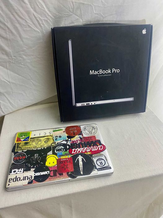 MacBook Pro 15" Unibody (A1286) - Para Peças / Avariado