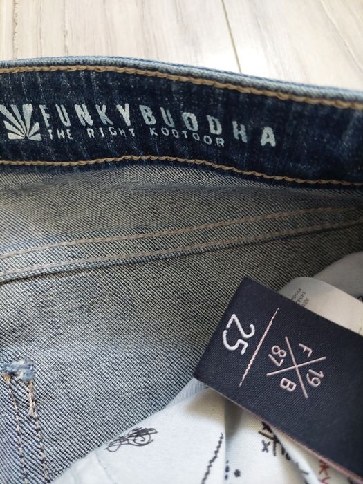 Spodnie jeans z dziurami,nowe,r.S