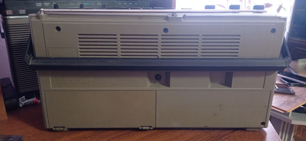Продам магнітолу Philips 8214