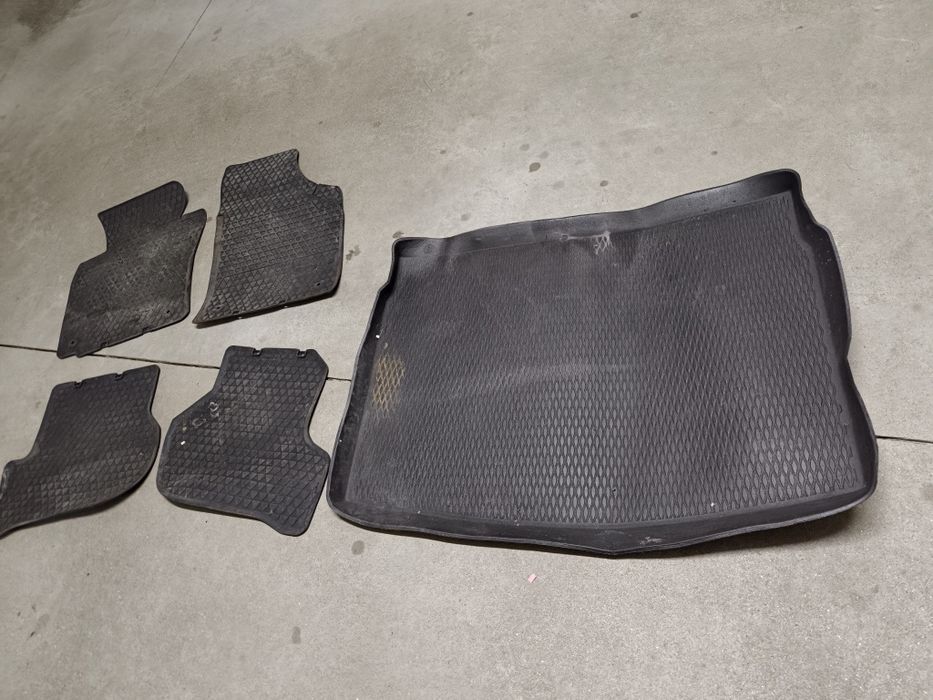 Tapetes borracha golf mk6 + tapete mala