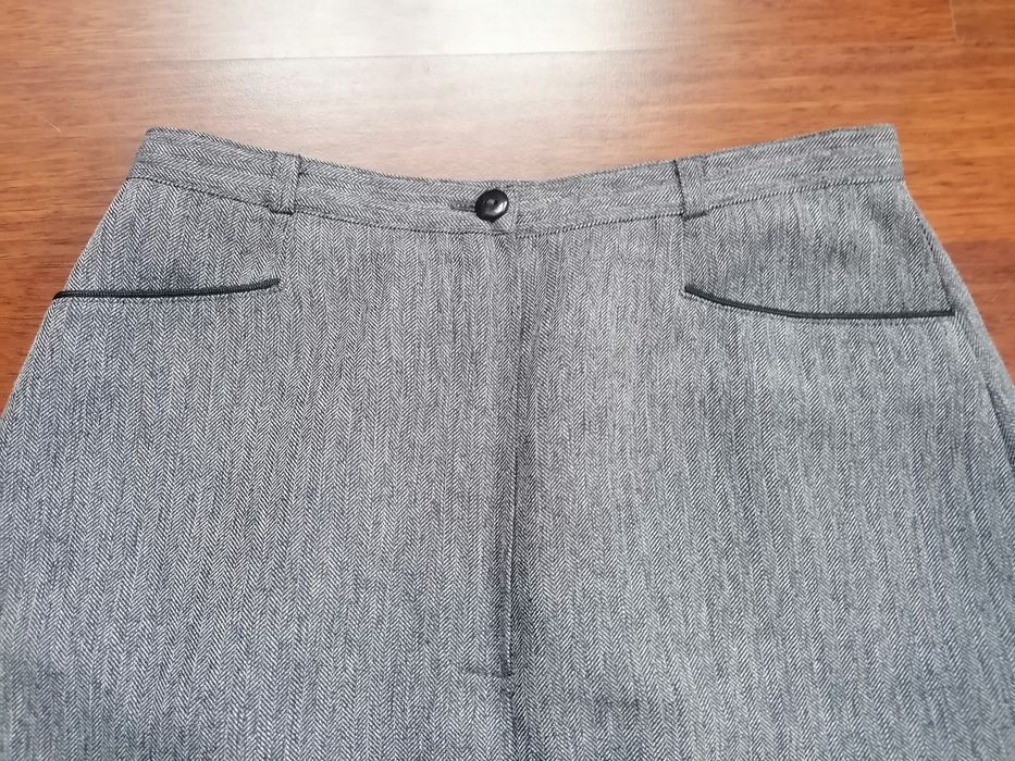 Rozm. 36, Szara spódnica do kolan