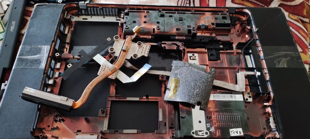 Дві материнки + блок живлення +матриця та багато деталей для ноутбуків