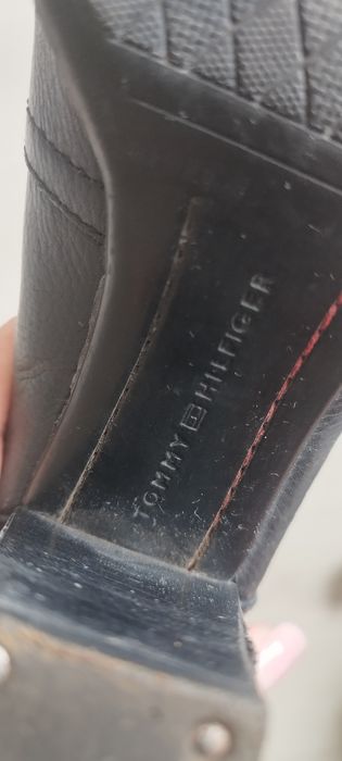 Жіночі шкіряні ботинки-челсі Tommy Hilfiger.