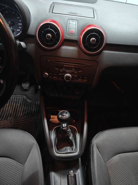 Audi A1 8X, 1.6 tdi
Modelo S-line

Levou agora:
Revisão completa, oleo