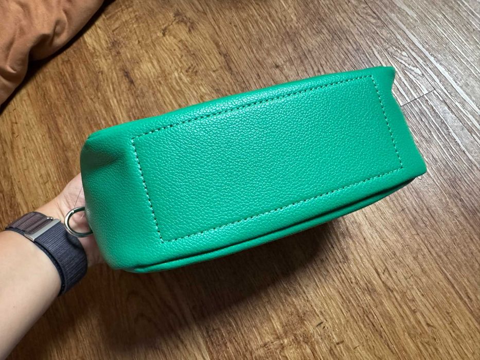 На подарунок для дівчини. Нова.