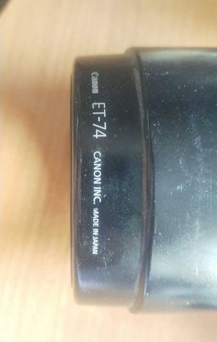 Бленда для об'єктива Canon ET-74.