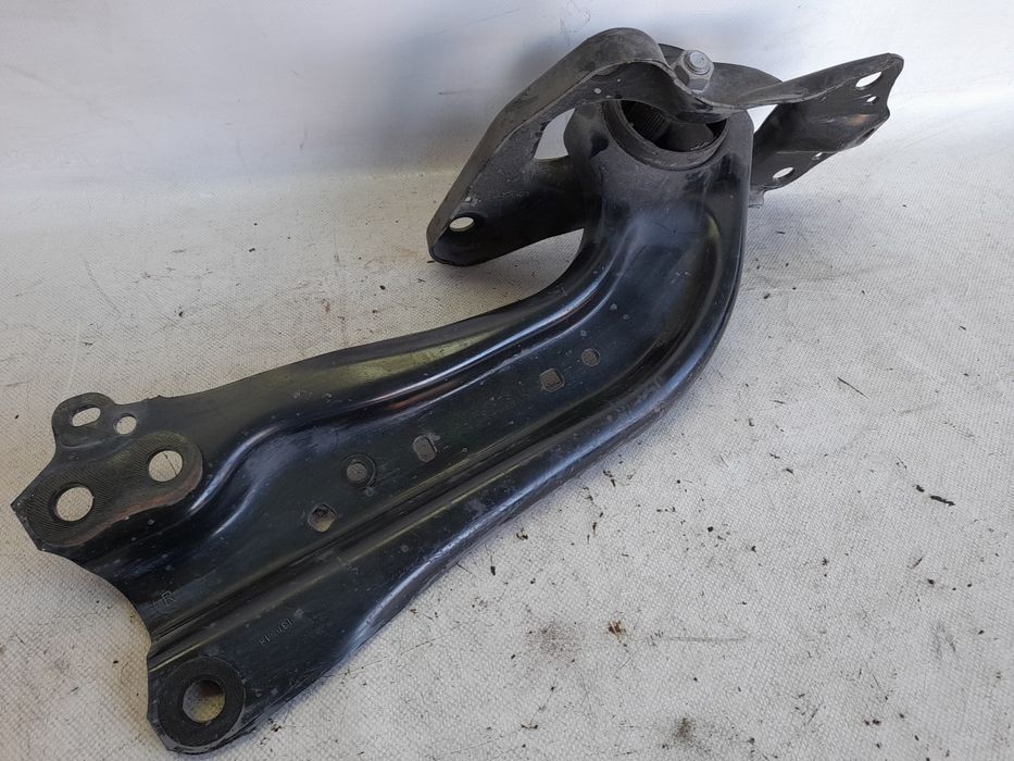 Braço de suspensão trás direito TOYOTA C-HR (_X1_)