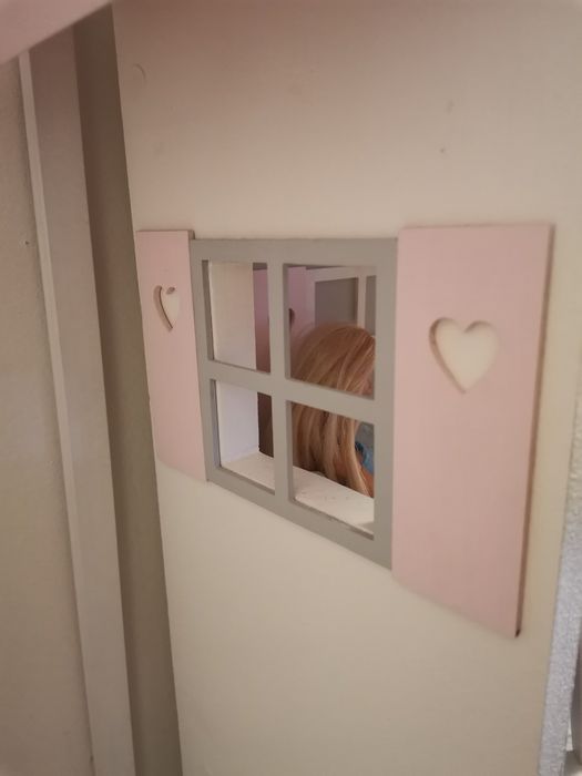 Drewniany domek dla lalek + mebelki